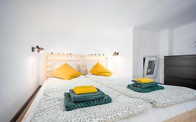 Green Goblin Apartment With Free Private Parking